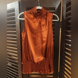 Chic Sleeveless Blouse with Ruffled Neckline